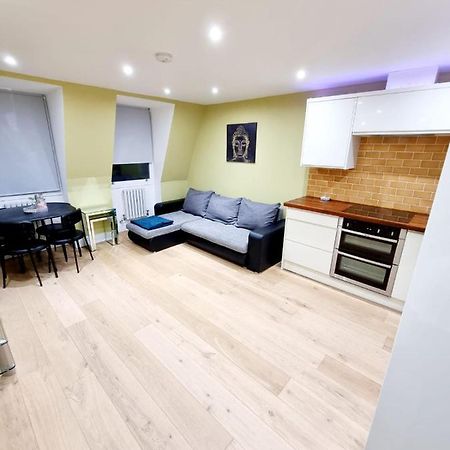 Stylish London Apartment With Terrace & Parking Экстерьер фото