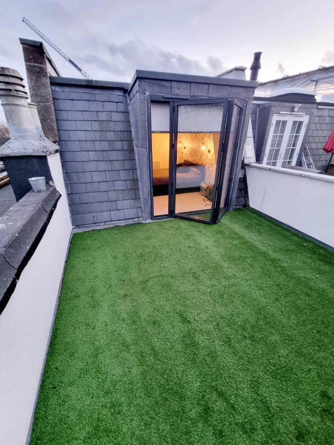 Stylish London Apartment With Terrace & Parking Экстерьер фото