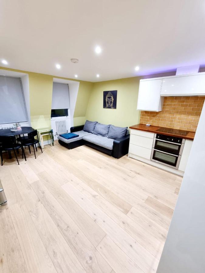 Stylish London Apartment With Terrace & Parking Экстерьер фото